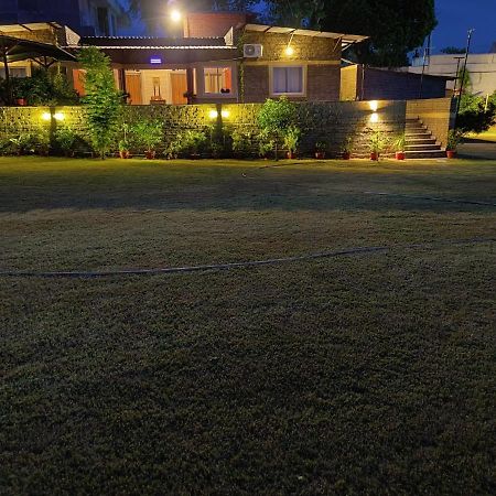 Brick Field Hotel Benares Buitenkant foto
