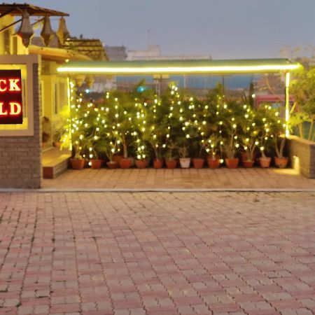 Brick Field Hotel Benares Buitenkant foto