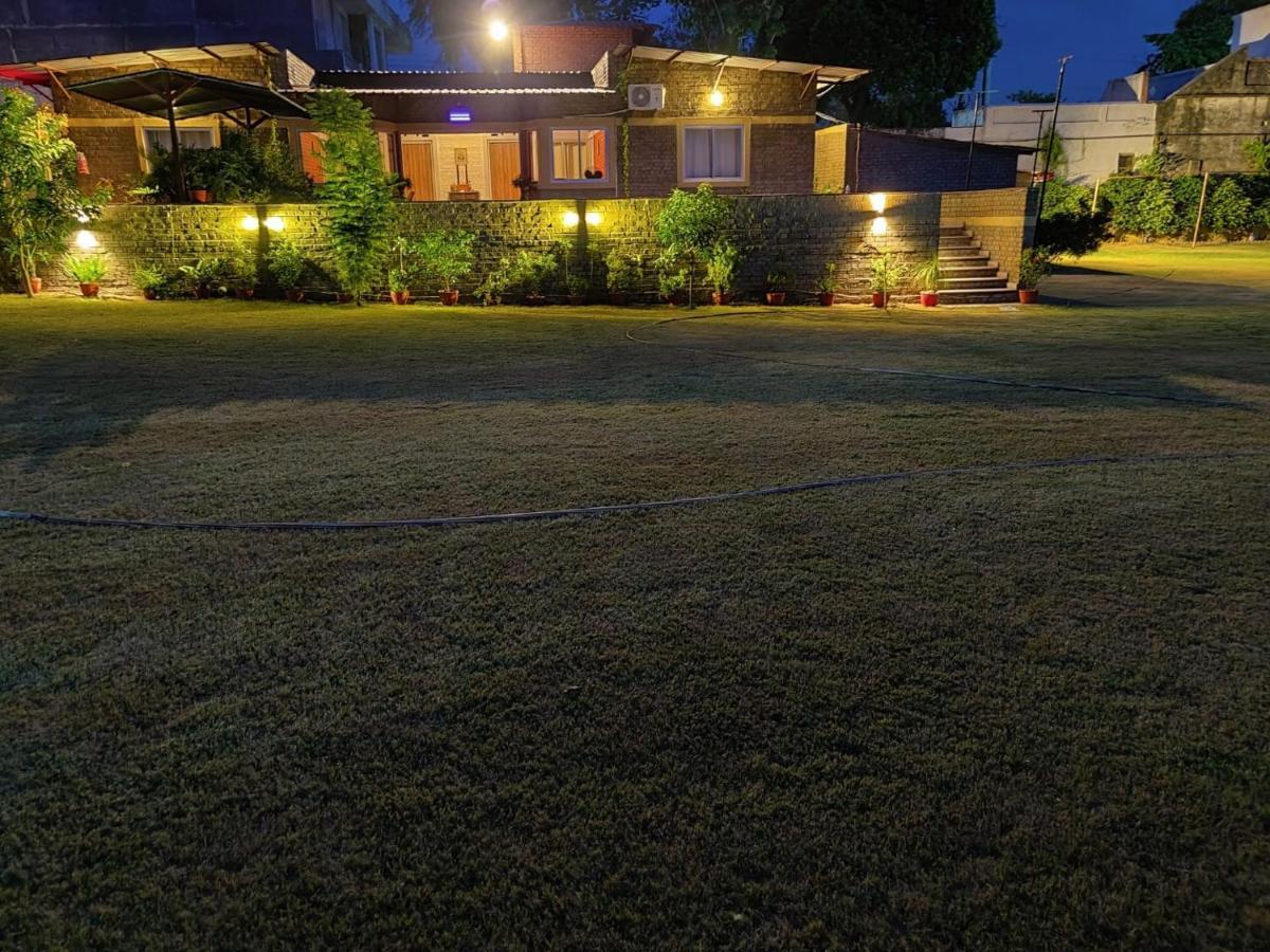 Brick Field Hotel Benares Buitenkant foto