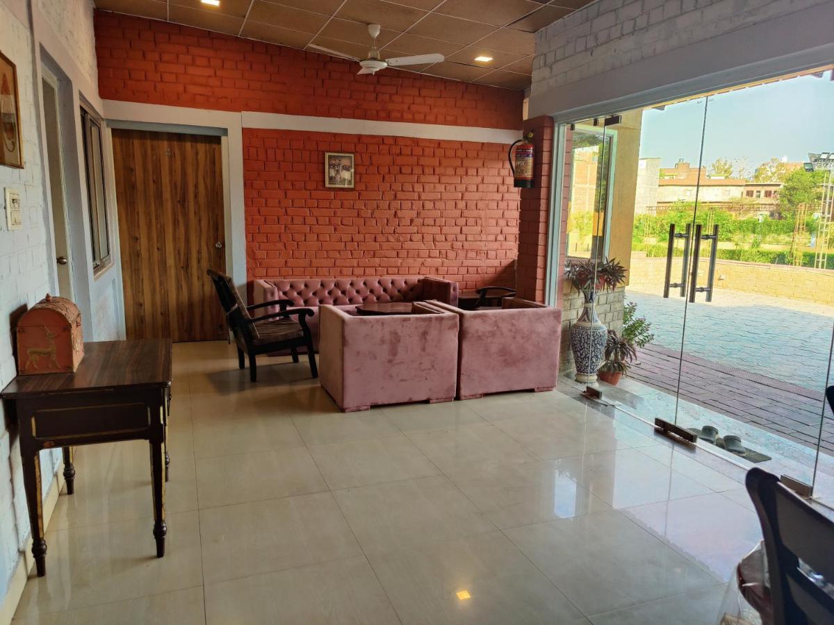 Brick Field Hotel Benares Buitenkant foto