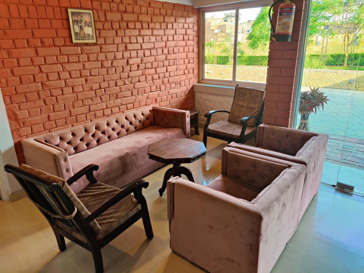 Brick Field Hotel Benares Buitenkant foto