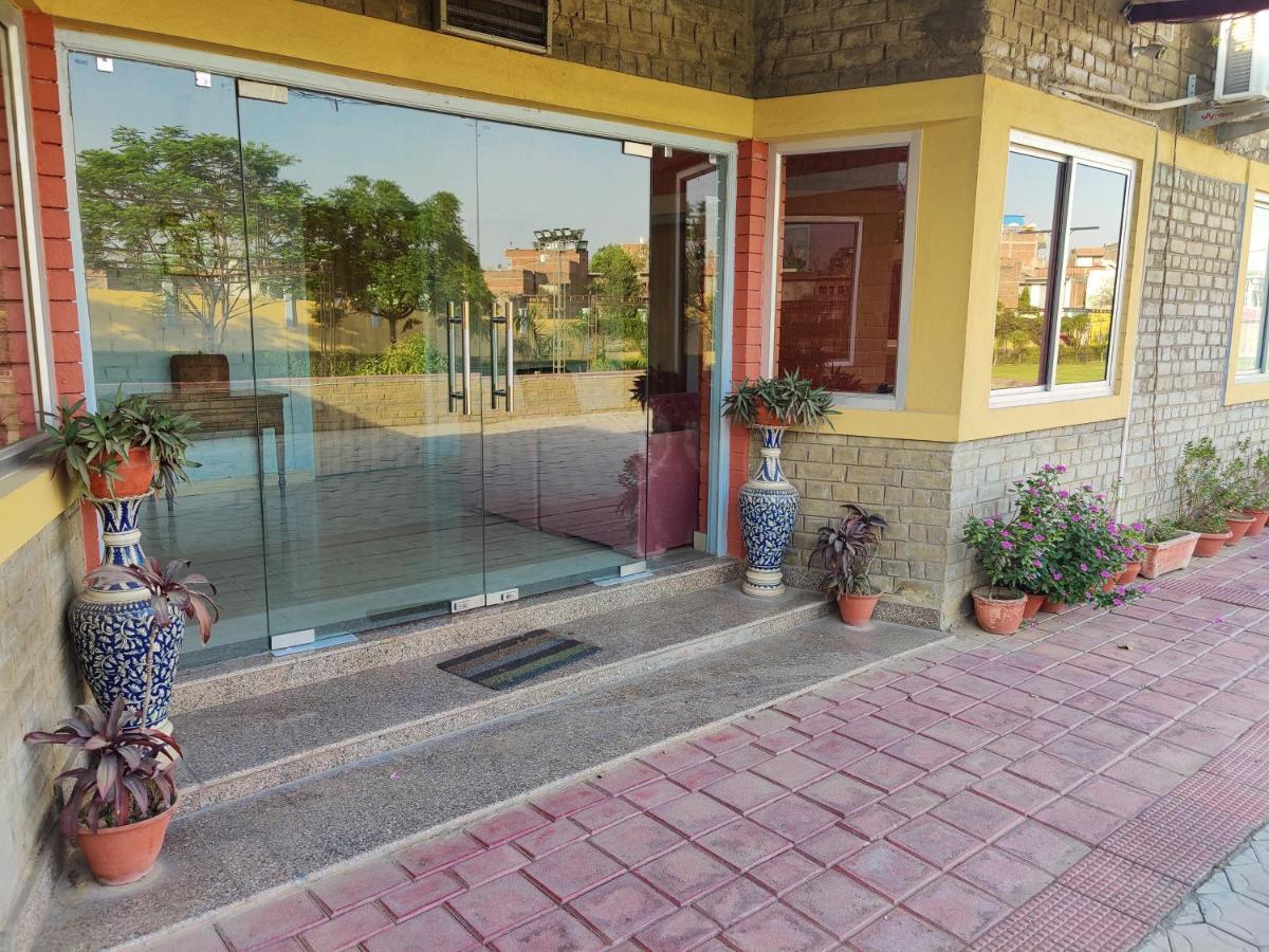 Brick Field Hotel Benares Buitenkant foto