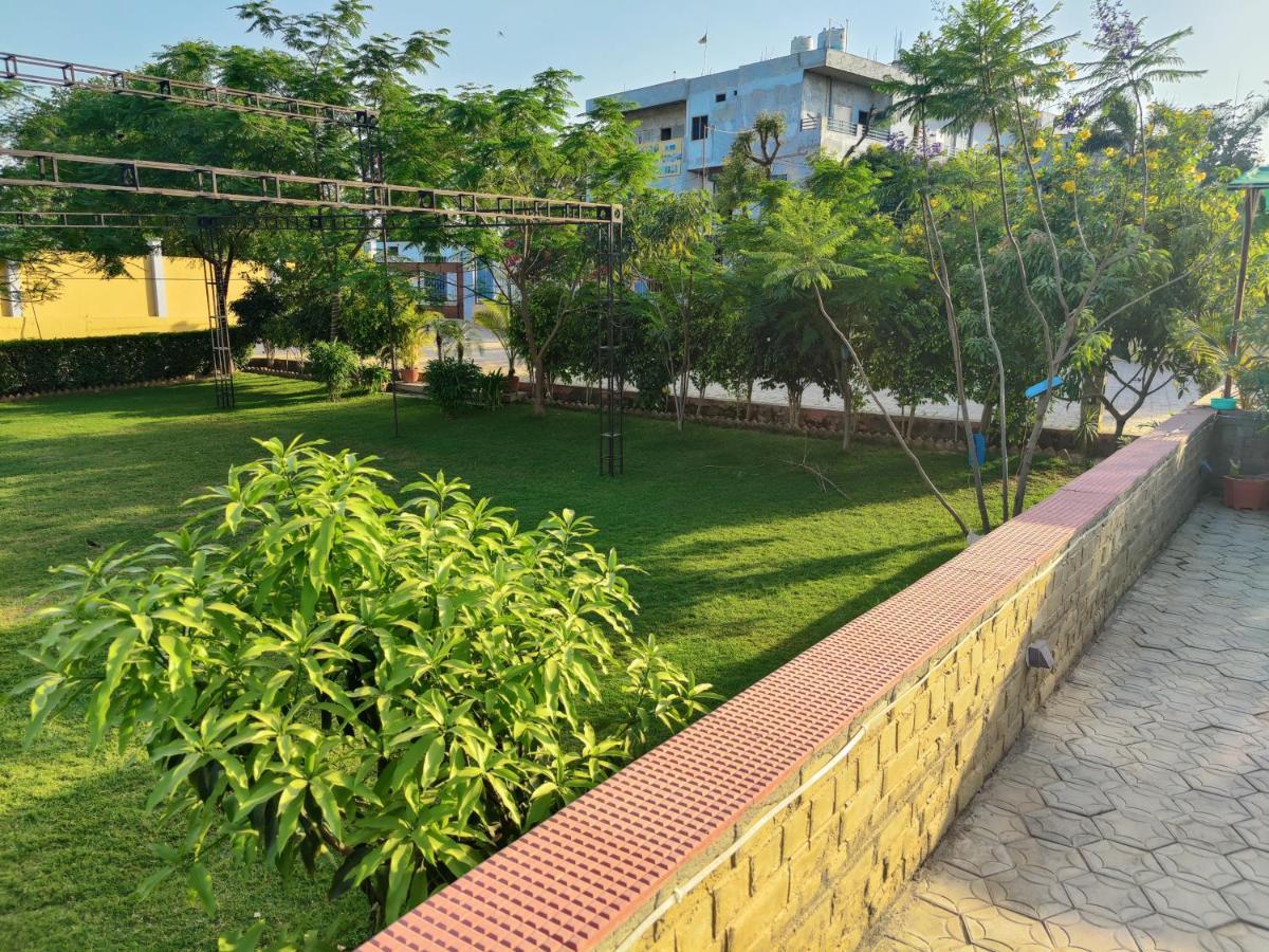 Brick Field Hotel Benares Buitenkant foto