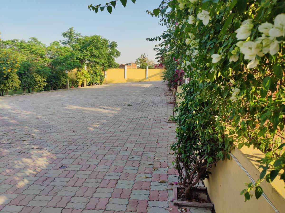 Brick Field Hotel Benares Buitenkant foto