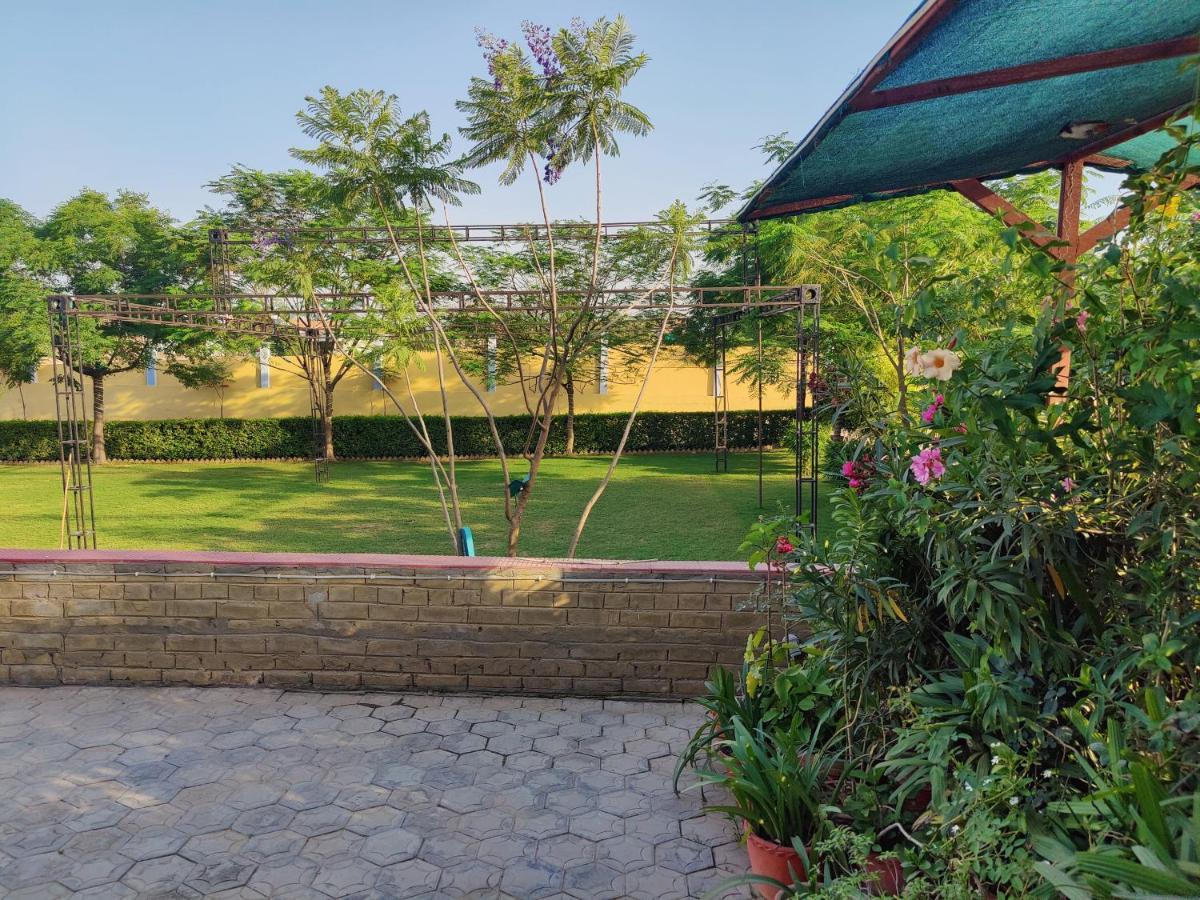 Brick Field Hotel Benares Buitenkant foto